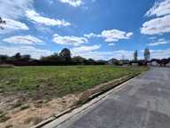 Vaste terrain à bâtir de 2 280 m² à Lezay (79) — photo 3
