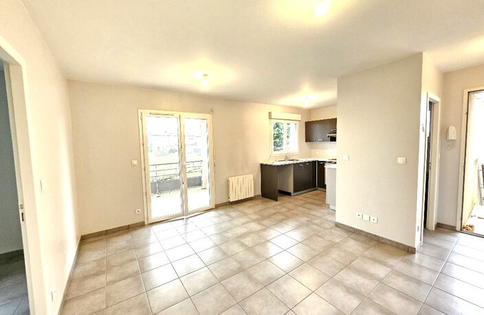 T2 avec balcon et garage 69510 SOUCIEU EN JARREST — photo 3