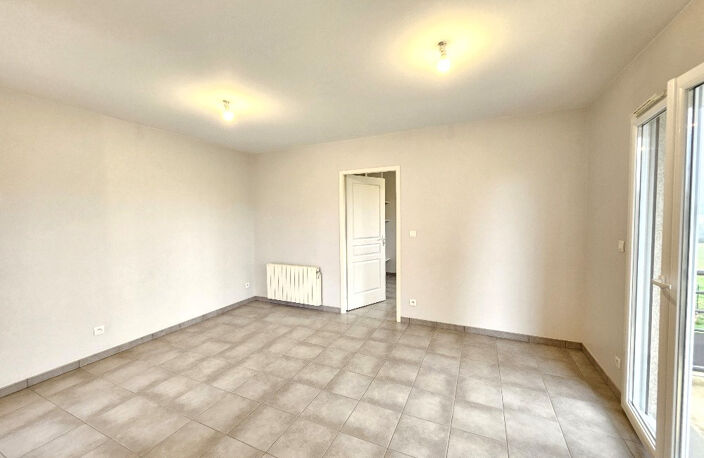 T2 avec balcon et garage 69510 SOUCIEU EN JARREST — photo 4