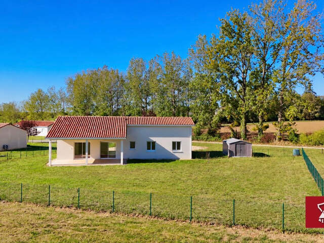 Maison contemporaine avec 4 chambres et grand jardin. — photo du bien