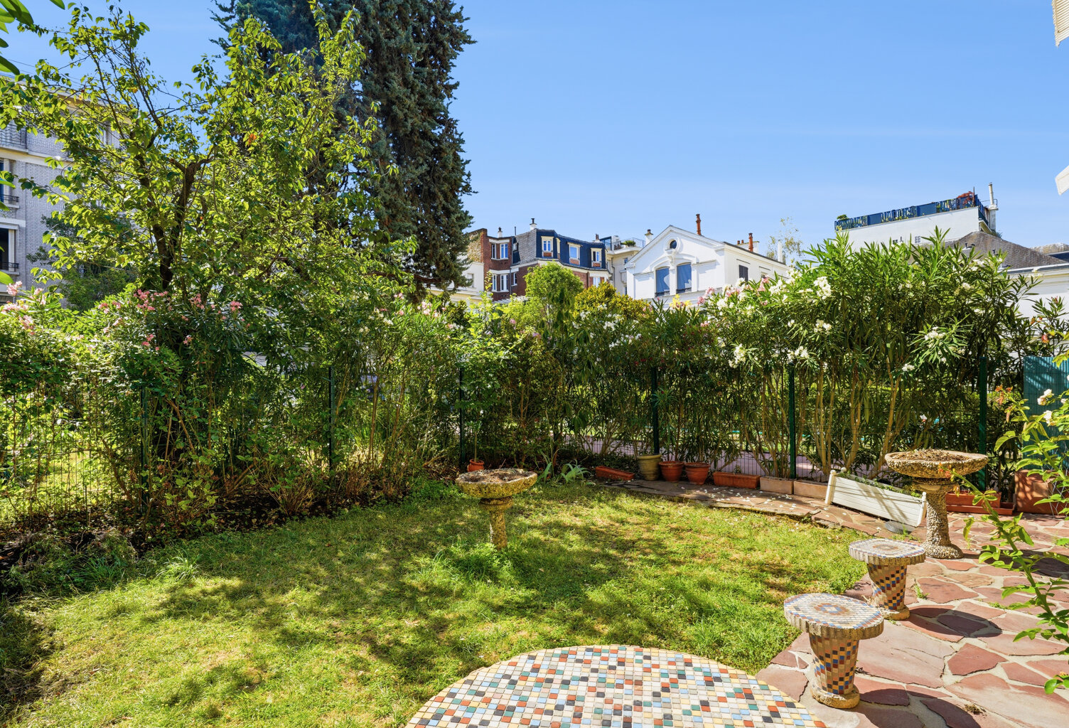 Neuilly Saint James Rez de Jardin 6 Pièces — photo 1