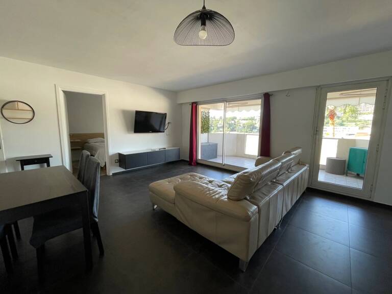 F2 meublé avec garage résidence avec piscine — photo 1