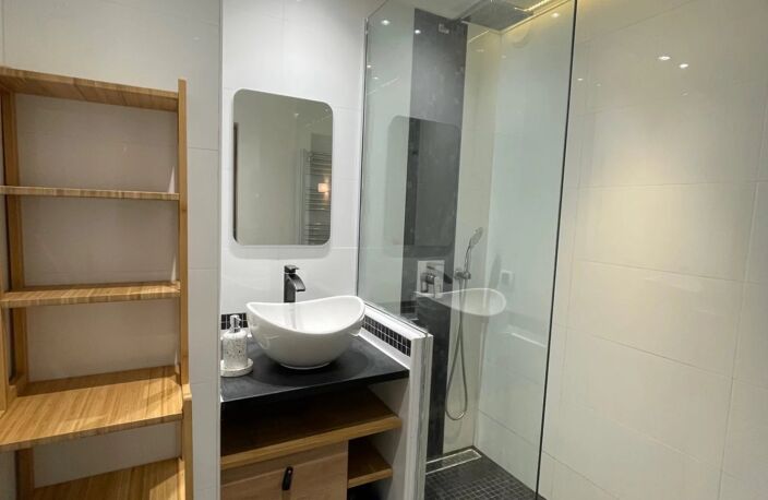 F2 meublé avec garage résidence avec piscine — photo 5