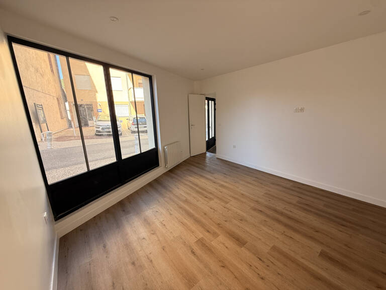 07 - VALS LES BAINS - APPARTEMENT T2 DANS IMMEUBLE RENOVE — photo 1