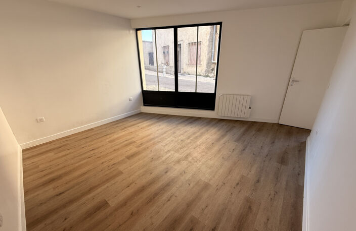 07 - VALS LES BAINS - APPARTEMENT T2 DANS IMMEUBLE RENOVE — photo 2