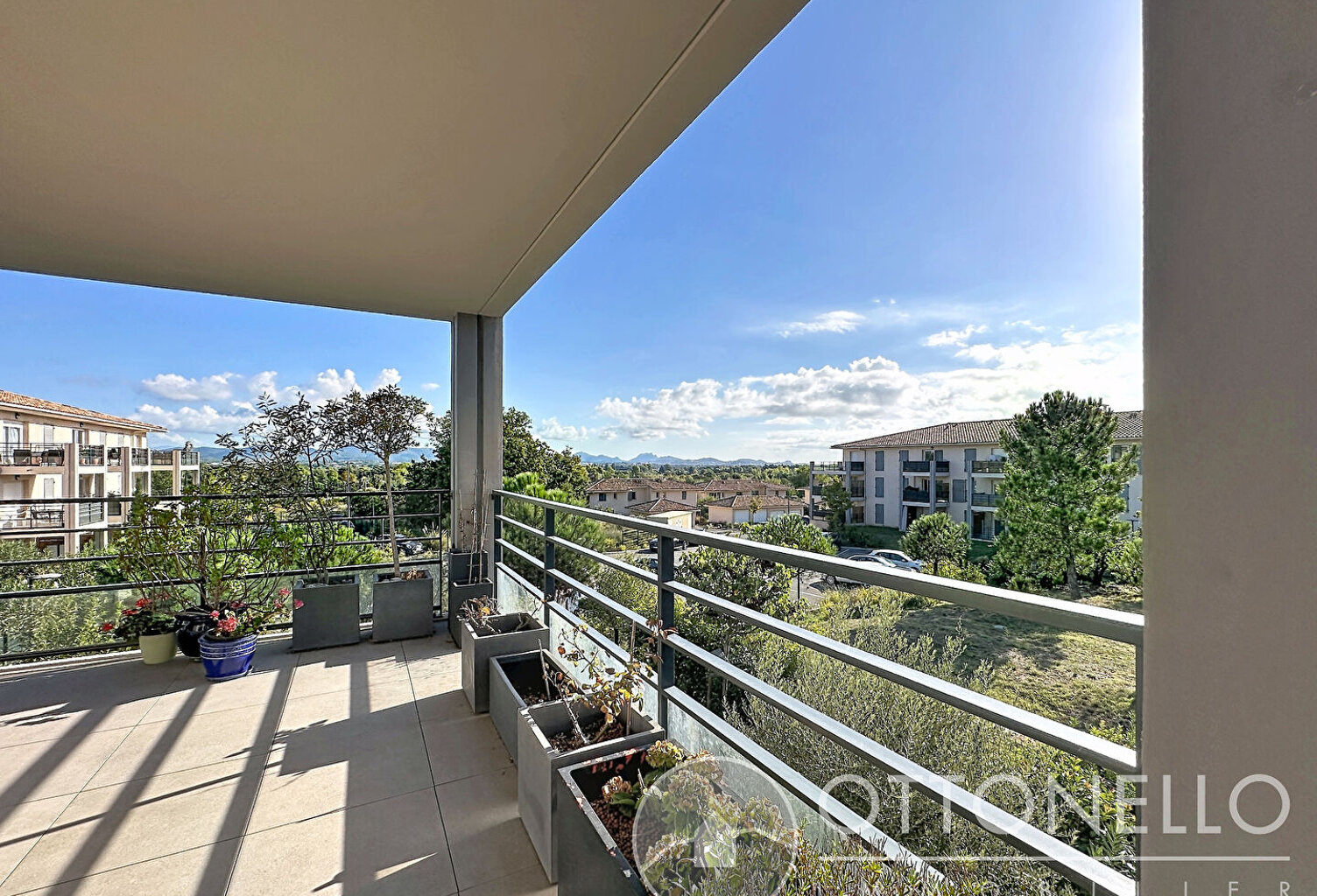 Appartement Roquebrune Sur Argens 3 pièces 57.70 m2 avec terrasse garage et parking — photo 1