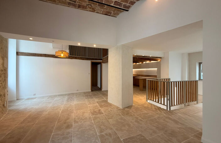 NIMES VAUBAN/CROIX DE FER Magnifique maison rénovée de 165m2 — photo 2