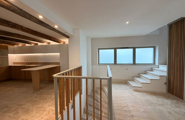 NIMES VAUBAN/CROIX DE FER Magnifique maison rénovée de 165m2 — photo 3