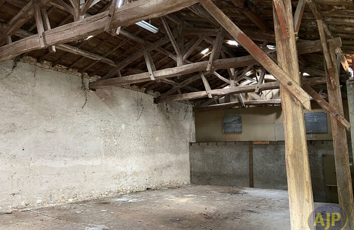 GAILLAN - Entrepôt d'environ 300m2 de surface ! — photo 4