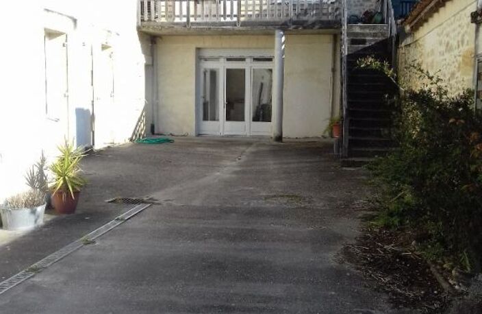 T2 avec garage en plein centre de Lamarque — photo 2
