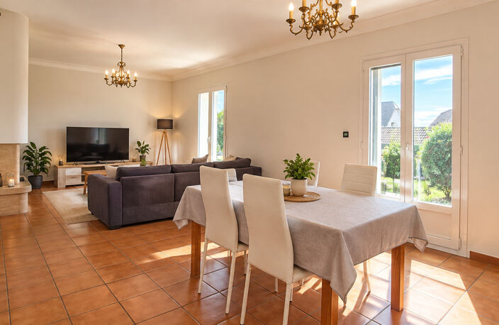 Maison traditionnelle avec vue sur les Pyrénées  -  Jardin - Sous-sol - Combles aménageables — photo 4