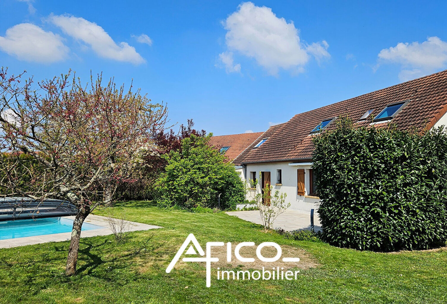 Maison  - 162 m² - NOTRE DAME D'OE — photo 1
