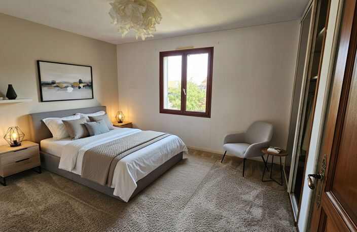Maison  - 162 m² - NOTRE DAME D'OE — photo 4