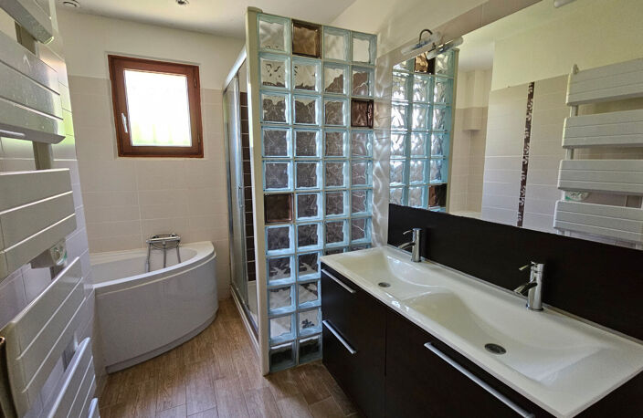 Maison  - 162 m² - NOTRE DAME D'OE — photo 5