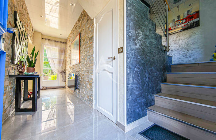 MAISON AUX BEAUX VOLUMES ENTRE PARIS ET ROUEN — photo 2