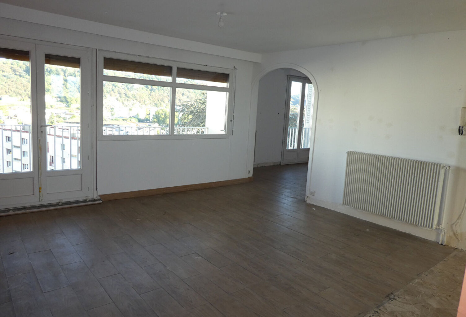 APPARTEMENT T4 - 76 M² - DERNIER ÉTAGE, VUE PANORAMIQUE ET POTENTIEL À EXPLOITER — photo 1