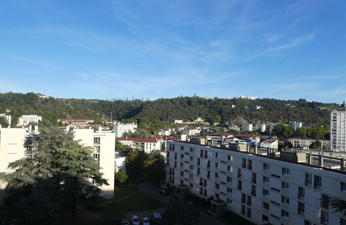 APPARTEMENT T4 - 76 M² - DERNIER ÉTAGE, VUE PANORAMIQUE ET POTENTIEL À EXPLOITER — photo 3