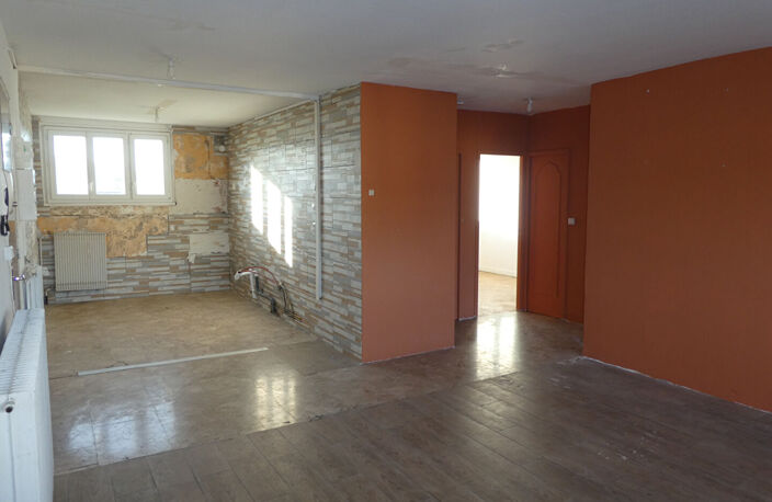 APPARTEMENT T4 - 76 M² - DERNIER ÉTAGE, VUE PANORAMIQUE ET POTENTIEL À EXPLOITER — photo 5