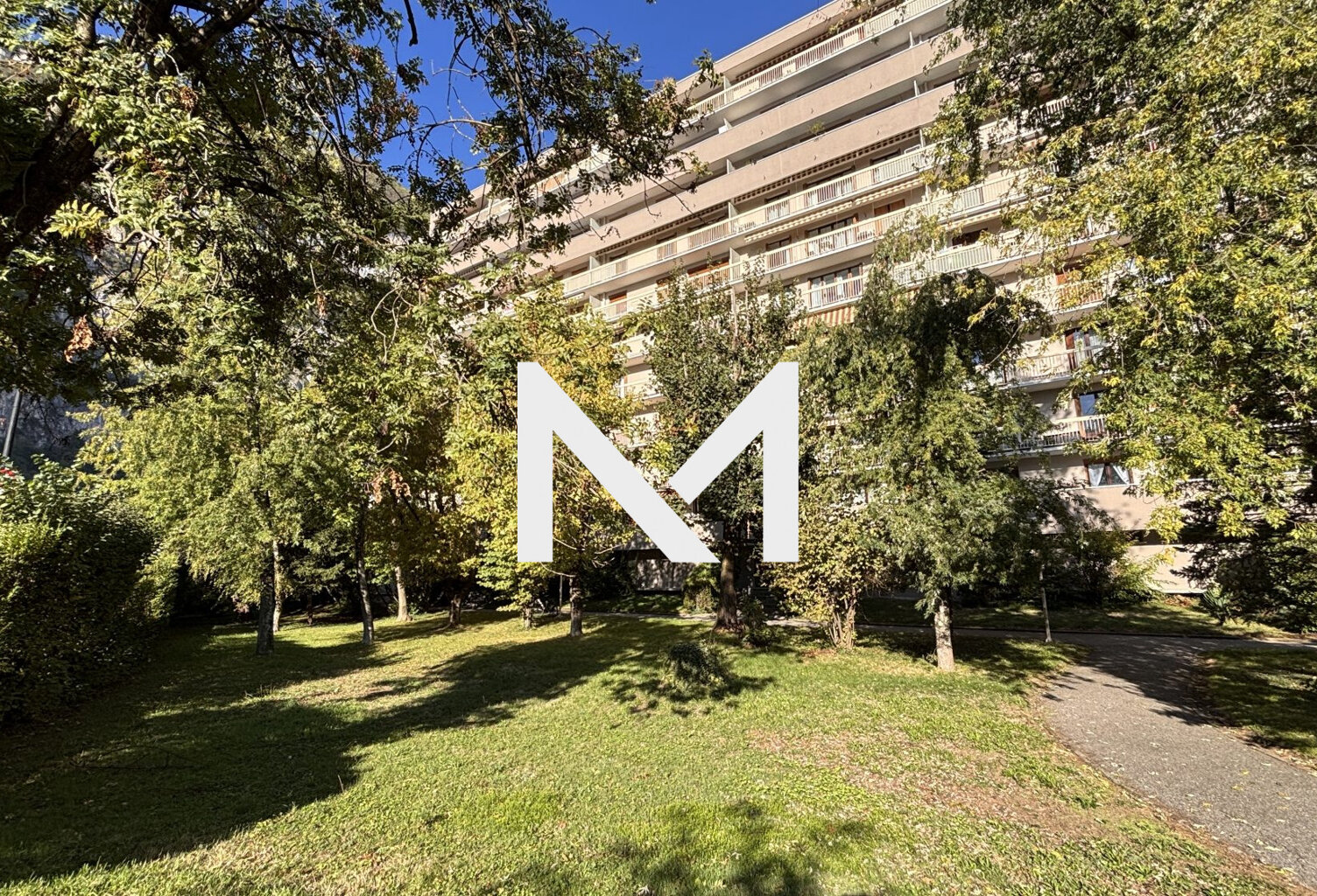 GRAND t4 EN ETAGE ELEVE — photo 1