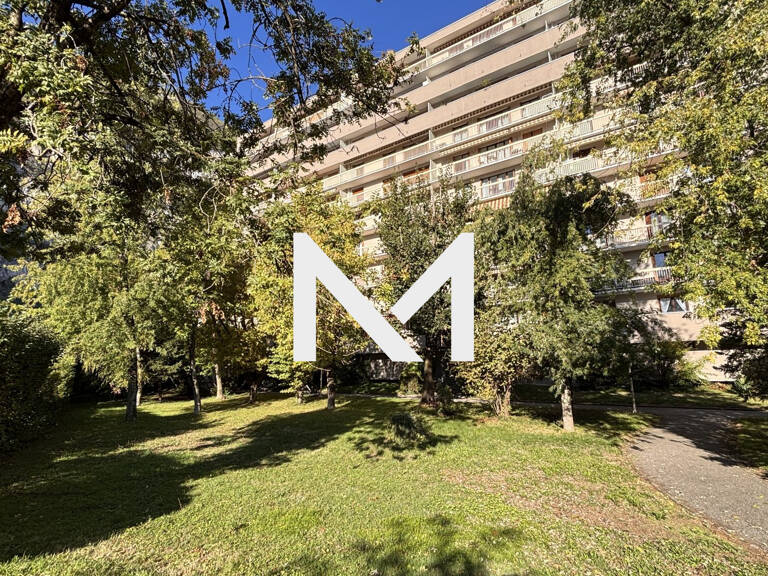 GRAND t4 EN ETAGE ELEVE — photo 1