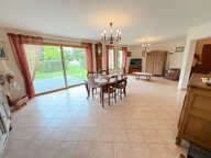 APPARTEMENT T5 - 112M² - 2 CHAMBRES - REZ DE JARDIN - GARAGE - PLACE DE STATIONNEMENT - CAVE — photo 3