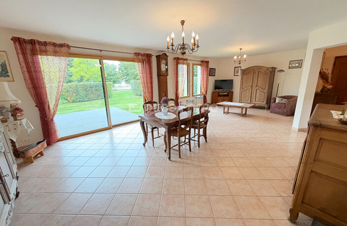 APPARTEMENT T5 - 112M² - 2 CHAMBRES - REZ DE JARDIN - GARAGE - PLACE DE STATIONNEMENT - CAVE — photo 3