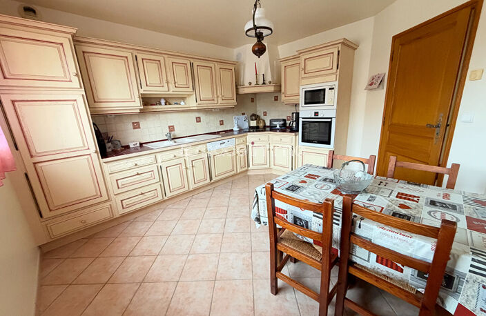 APPARTEMENT T5 - 112M² - 2 CHAMBRES - REZ DE JARDIN - GARAGE - PLACE DE STATIONNEMENT - CAVE — photo 5
