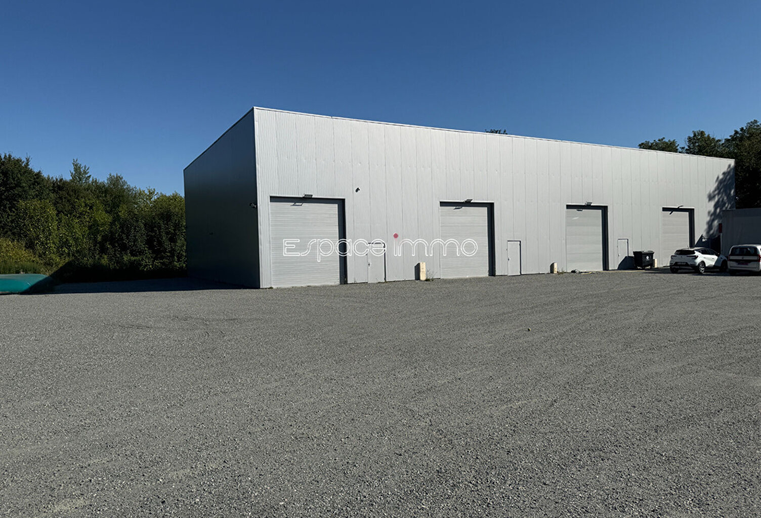 LOCAL COMMERCIAL / PROFESSIONNEL / PARKING - NOTRE-DAME-DE-BONDEVILLE - 400 m² — photo 1