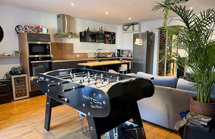 BEL APPARTEMENT T4 - CENTRE BOURG LIGUGÉ — photo 3