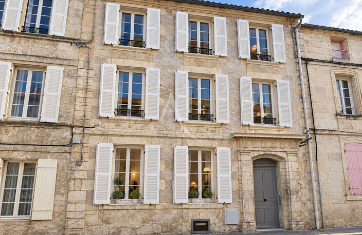 ROCHEFORT ? SUPERBE T3 DE 65.46 M² ? TERRASSE PRIVATIVE ? PRESTATIONS HAUT DE GAMME ! — photo 2