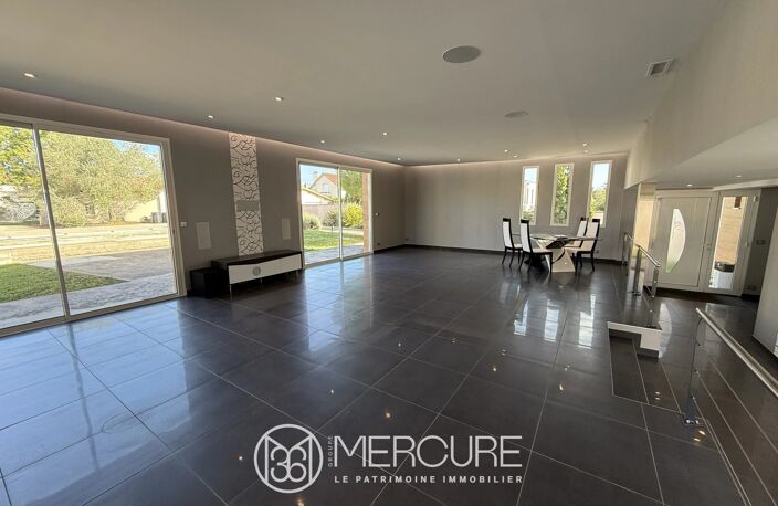 MAISON 242 M² CLIMATISÉE avec PISCINE sur 2.000 M² de JARDIN — photo 3