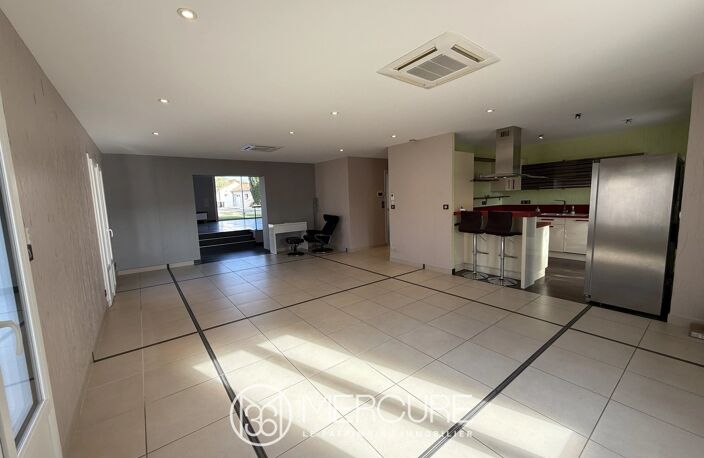 MAISON 242 M² CLIMATISÉE avec PISCINE sur 2.000 M² de JARDIN — photo 5