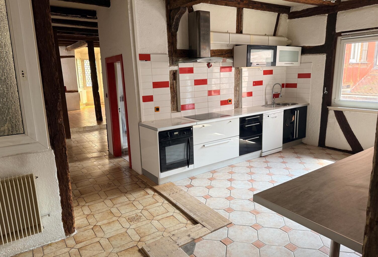 Appartement de 158 M² avec parking , chauffage au gaz , 2 sdb , à rénover , gros potentiel, possibilité garage. — photo 1