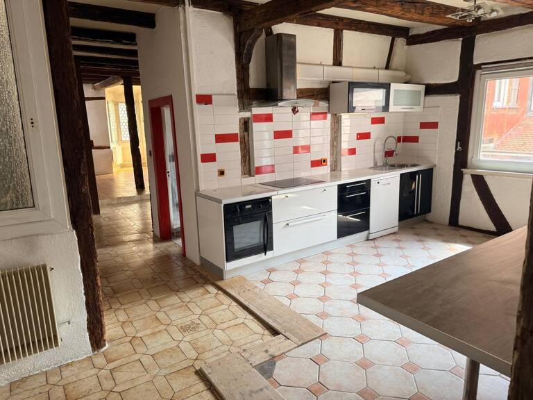 Appartement de 158 M² avec parking , chauffage au gaz , 2 sdb , à rénover , gros potentiel, possibilité garage. — photo 1