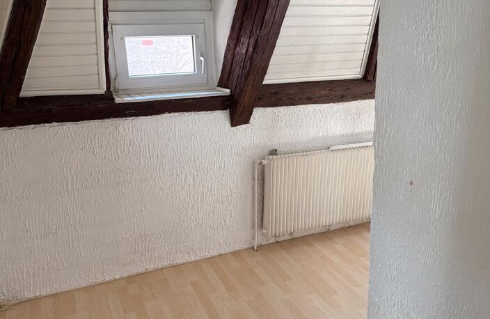 Appartement de 158 M² avec parking , chauffage au gaz , 2 sdb , à rénover , gros potentiel, possibilité garage. — photo 2