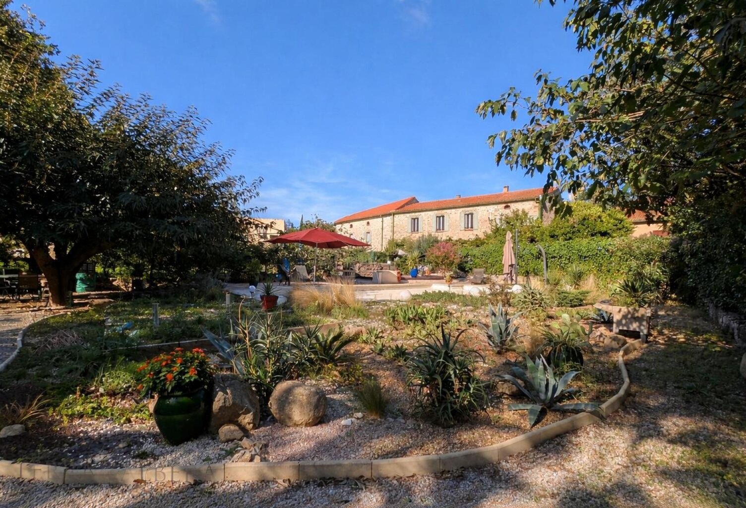 308 m² hab- 913 m² Terrain- Loft 90 m²- Piscine — photo 1