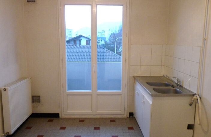 ST MARTIN D'HERES, 3 P+CUISINE — photo 3