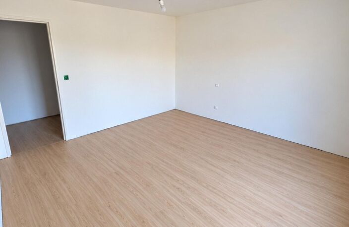 Maison familiale rénovée avec garage-atelier en plein centre-bourg — photo 5