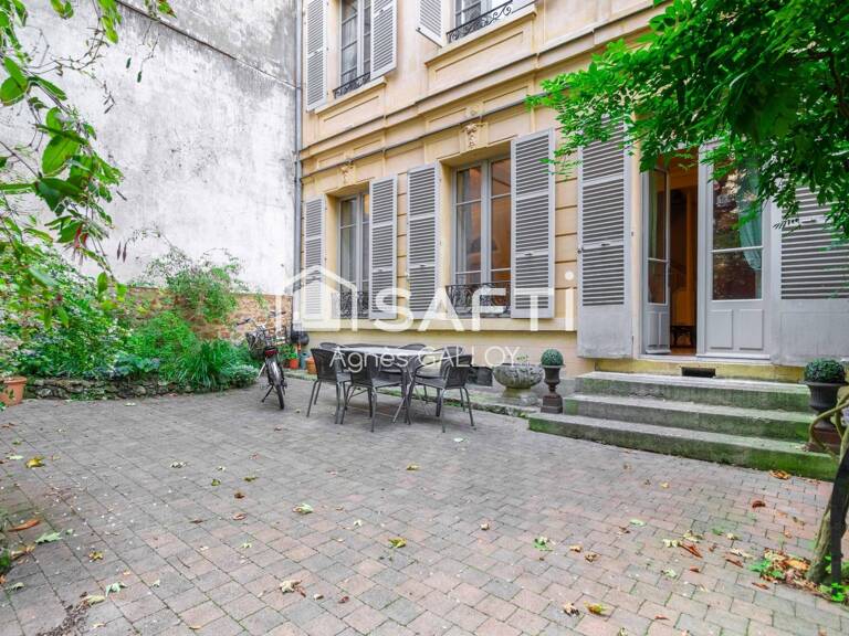 Duplex esprit maison au cœur de la ville avec jardin et parking — photo 1