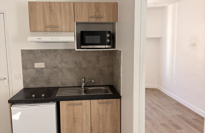 07 - VALS LES BAINS - APPARTEMENT T3 DANS IMMEUBLE RENOVE — photo 3