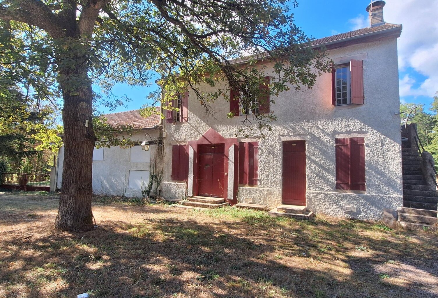 Ensemble immobilier: maison , appartement et local commercial avec restaurant /bar /discothèque — photo 1