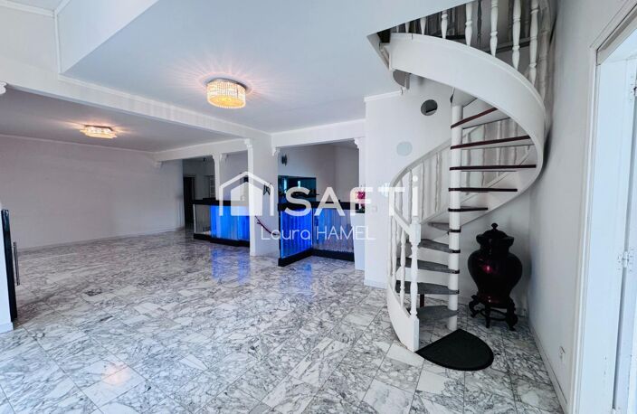 MAISON FAMILIALE T10 AVEC PISCINE, VUE MER ET LOGEMENT INDÉPENDANT — photo 2