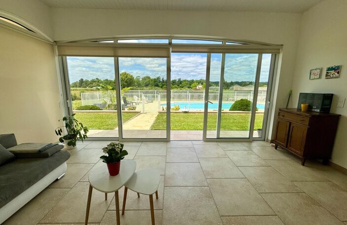 Plain-pied lumineux avec piscine et 5 chambres — photo 4