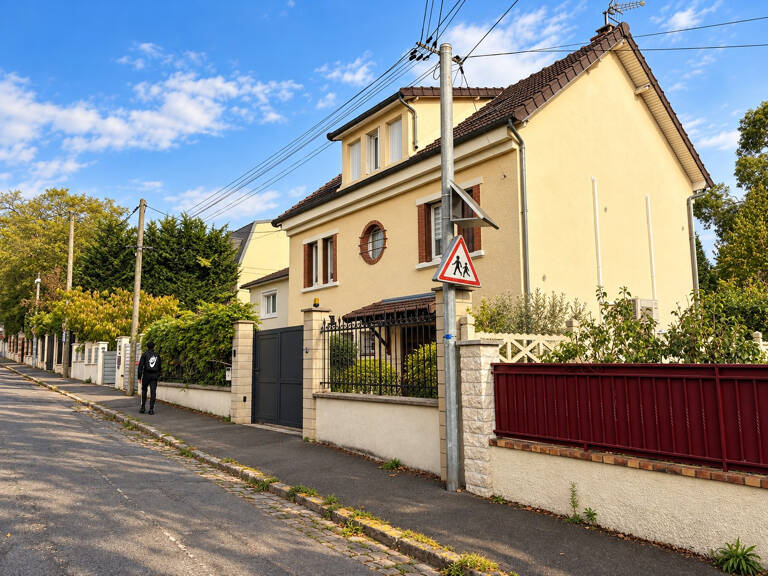 PAVILLON INDIVIDUEL AVEC JARDIN ET GRAND GARAGE — photo 1