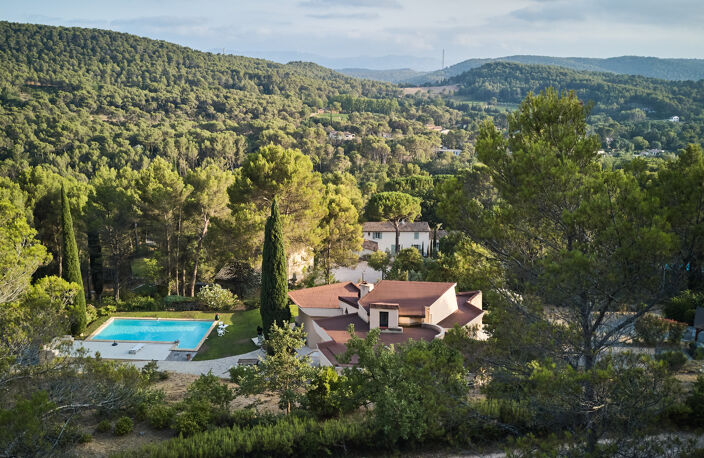 LE THOLONET PROCHE AIX - VILLA d'ARCHITECTE - PISCINE - VUE — photo 5