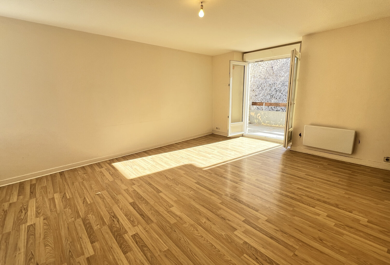 APPARTEMENT F2 AVEC GRANDE TERRASSE — photo 1