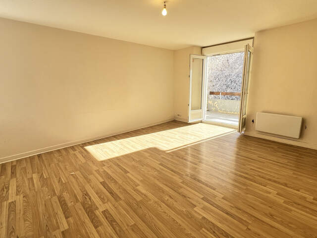 APPARTEMENT F2 AVEC GRANDE TERRASSE — photo du bien