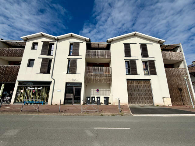 ARES HYPER CENTRE - BEL APPARTEMENT T2 AVEC TERRASSE — photo du bien