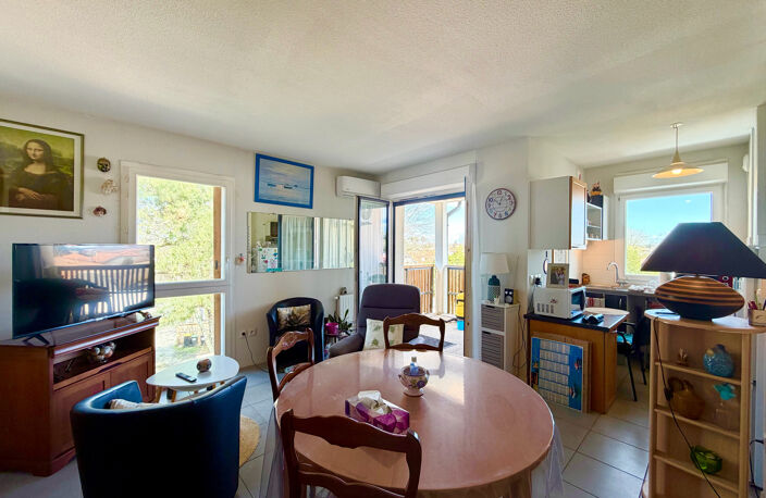 ARES HYPER CENTRE - BEL APPARTEMENT T2 AVEC TERRASSE — photo 2