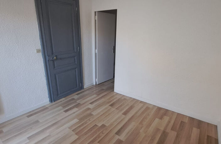 location appartement 3 pièces de 47m2 avec terrasse à Clermo — photo 3